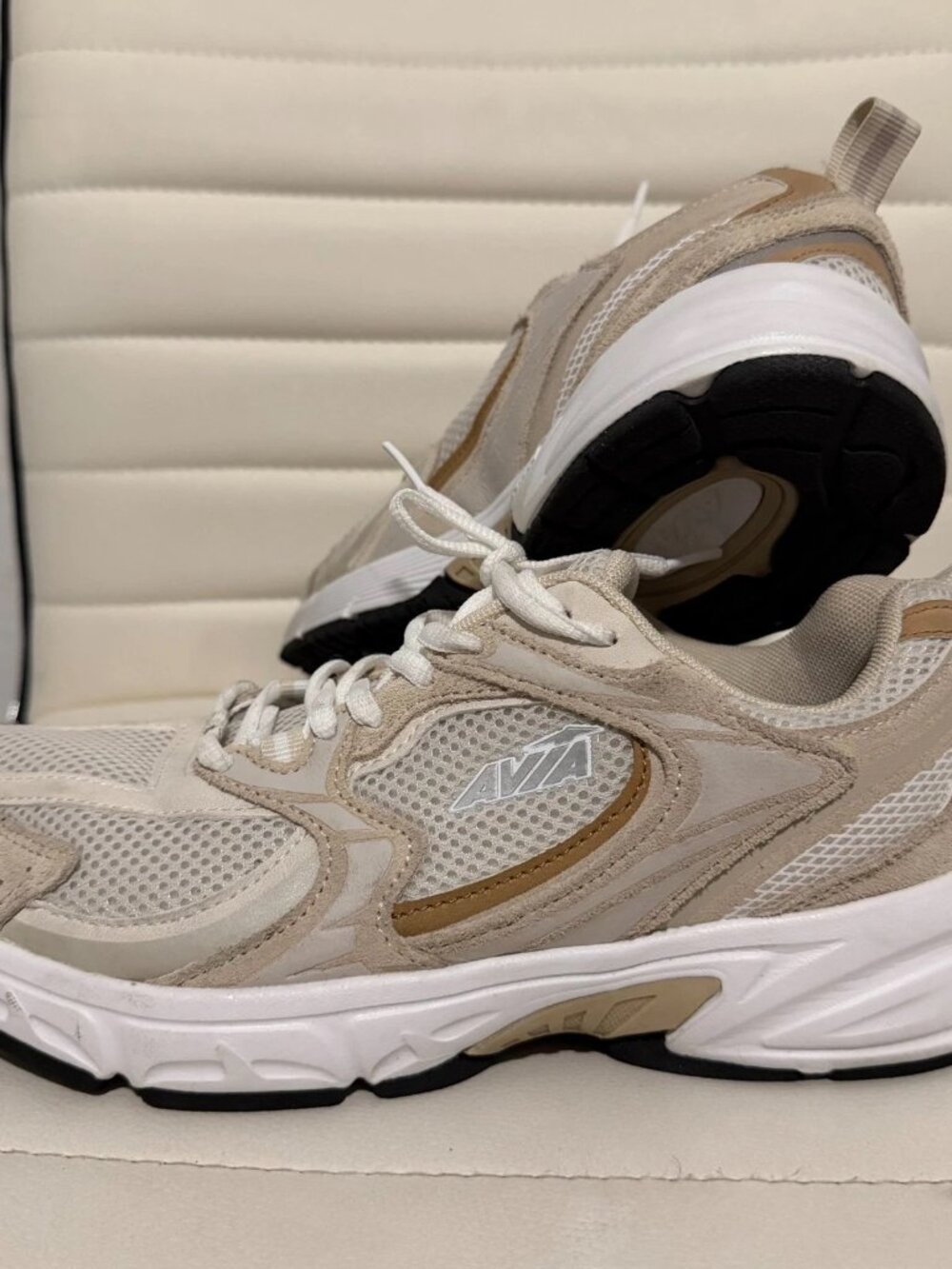 Avia Women’s Performance Athletic Shoes Leather Beige Sneakers Size 8.5